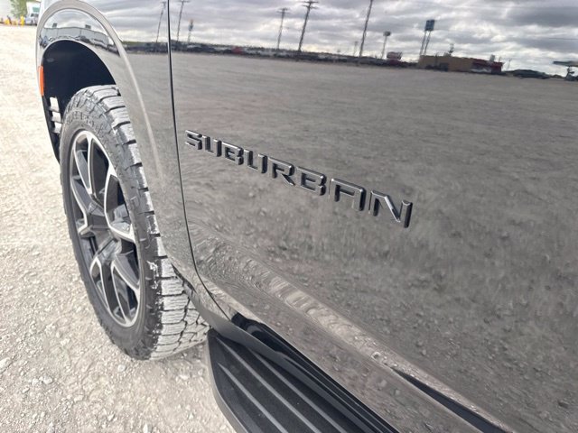 Used 2023 Chevrolet Suburban RST w/ Sport Performance Package AWD/4WD image 12