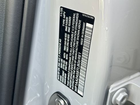 New 2026 Porsche Macan image 32