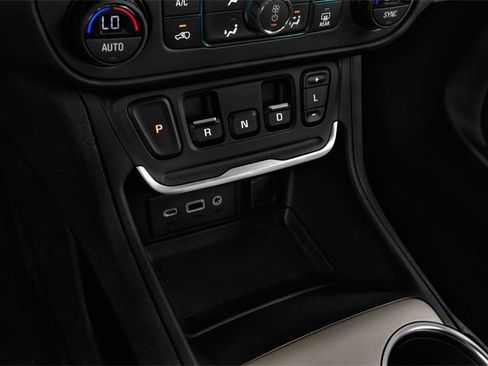 Used 2023 GMC Terrain Denali w/ Denali Premium Package AWD/4WD image 9