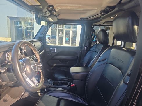 Used 2022 Jeep Wrangler Unlimited Sahara w/ Cold Weather Group AWD/4WD image 14
