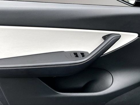 Used 2022 Tesla Model Y Performance image 19