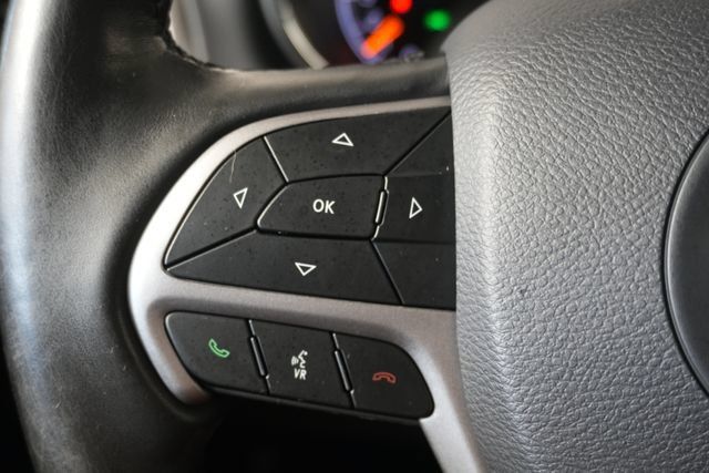 Used 2020 Jeep Grand Cherokee Limited AWD/4WD image 17