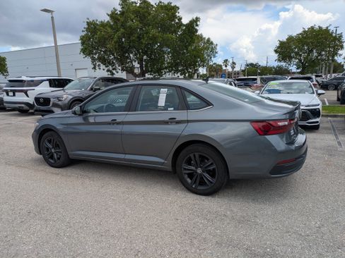 Used 2024 Volkswagen Jetta SE w/ Panoramic Sunroof Package FWD image 7