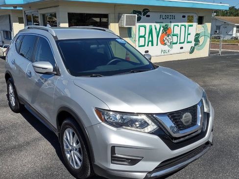 Used 2018 Nissan Rogue SV image 3