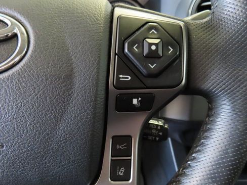 Used 2018 Toyota Tacoma SR5 image 22