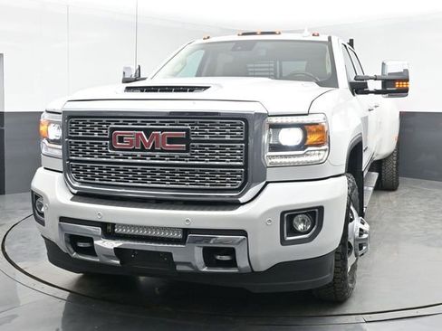 Used 2018 GMC Sierra 3500 Denali w/ Duramax Plus Package AWD/4WD image 10