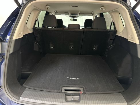 Certified 2025 Nissan Rogue SV image 24