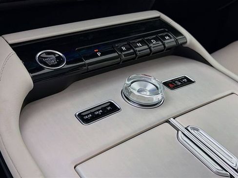 New 2026 Lincoln Navigator Reserve AWD/4WD image 18