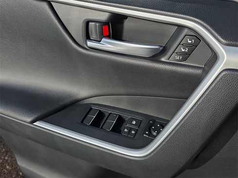 Used 2019 Toyota RAV4 Limited image 29