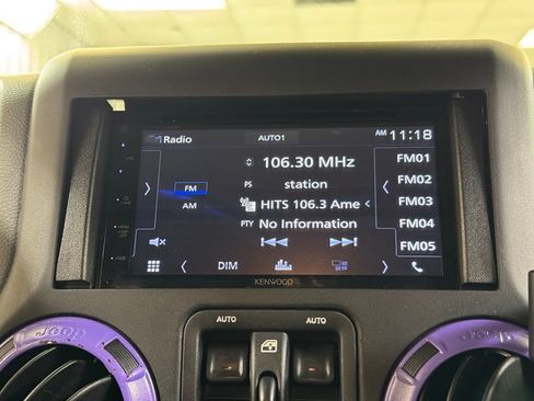 Used 2018 Jeep Wrangler Unlimited Sahara AWD/4WD image 36