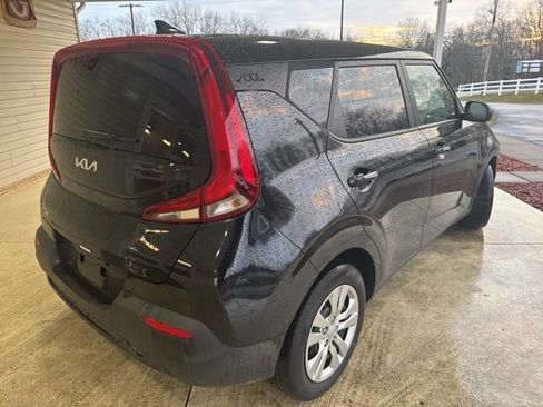Used 2022 Kia Soul LX image 9