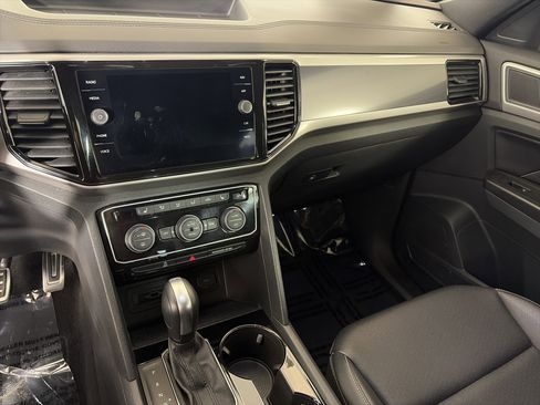 Used 2020 Volkswagen Atlas Cross Sport SEL R-Line image 4