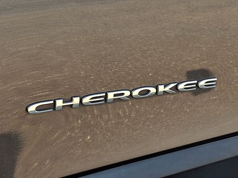 Used 2015 Jeep Cherokee Limited AWD/4WD image 31