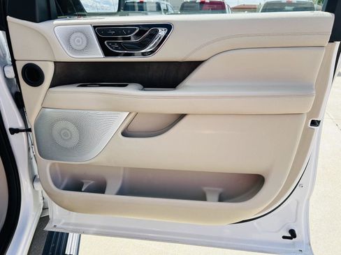 Used 2021 Lincoln Navigator Reserve w/ Luxury Package AWD/4WD image 41
