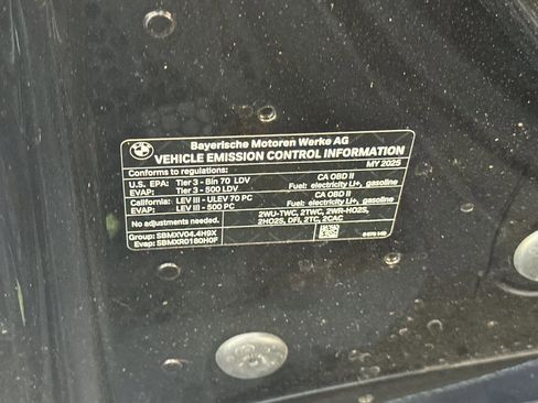 Used 2025 BMW M5 w/ Carbon Package image 19