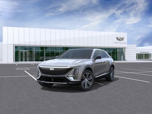New 2025 Cadillac Lyriq Luxury w/ LPO, Floor Liner Package RWD image 32