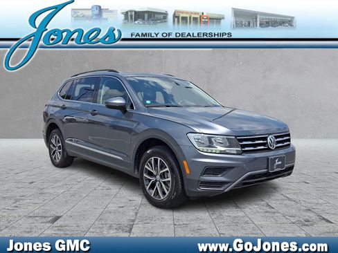 Used 2020 Volkswagen Tiguan SE w/ Panoramic Sunroof Package AWD/4WD image 1