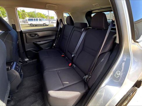 Used 2024 Nissan Rogue S image 21