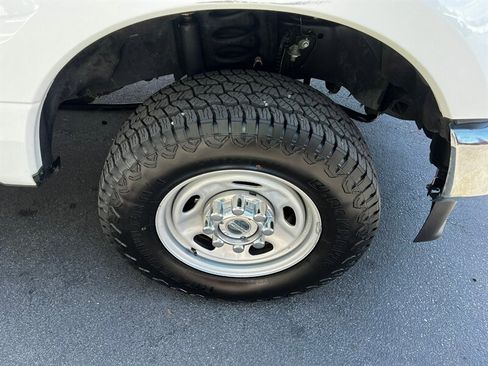 Used 2022 Ford F350 XL w/ Power Equipment Group AWD/4WD image 11