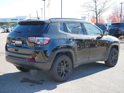 New 2026 Jeep Compass Latitude image 9
