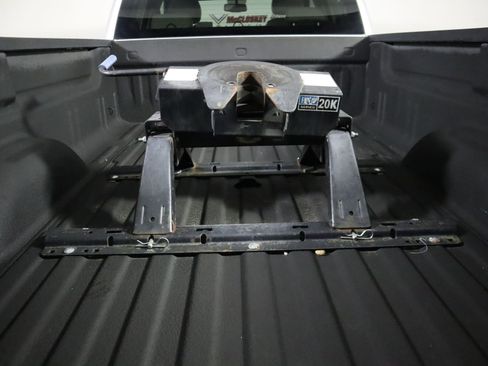 Used 2014 GMC Sierra 3500 SLT w/ SLT Convenience Package image 12