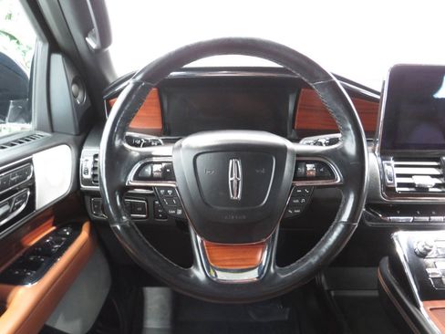 Used 2018 Lincoln Navigator Reserve w/ Technology Package AWD/4WD image 18