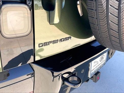 New 2026 Land Rover Defender 110 X-Dynamic SE image 9