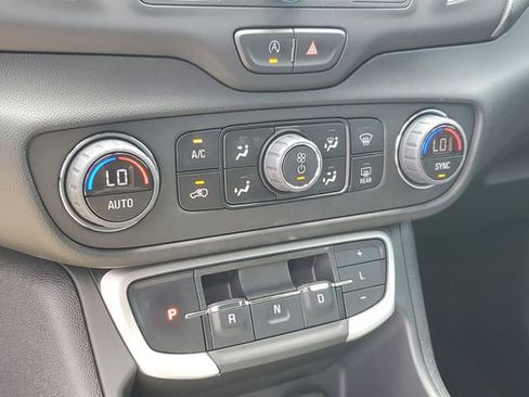 Used 2022 GMC Terrain SLE w/ Driver Convenience Package image 25