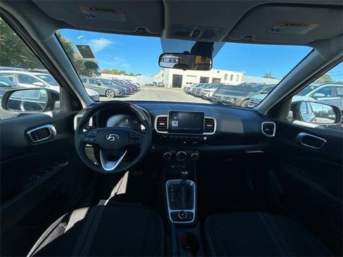 New 2025 Hyundai Venue SEL image 7