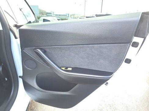 Used 2021 Tesla Model Y Performance image 18