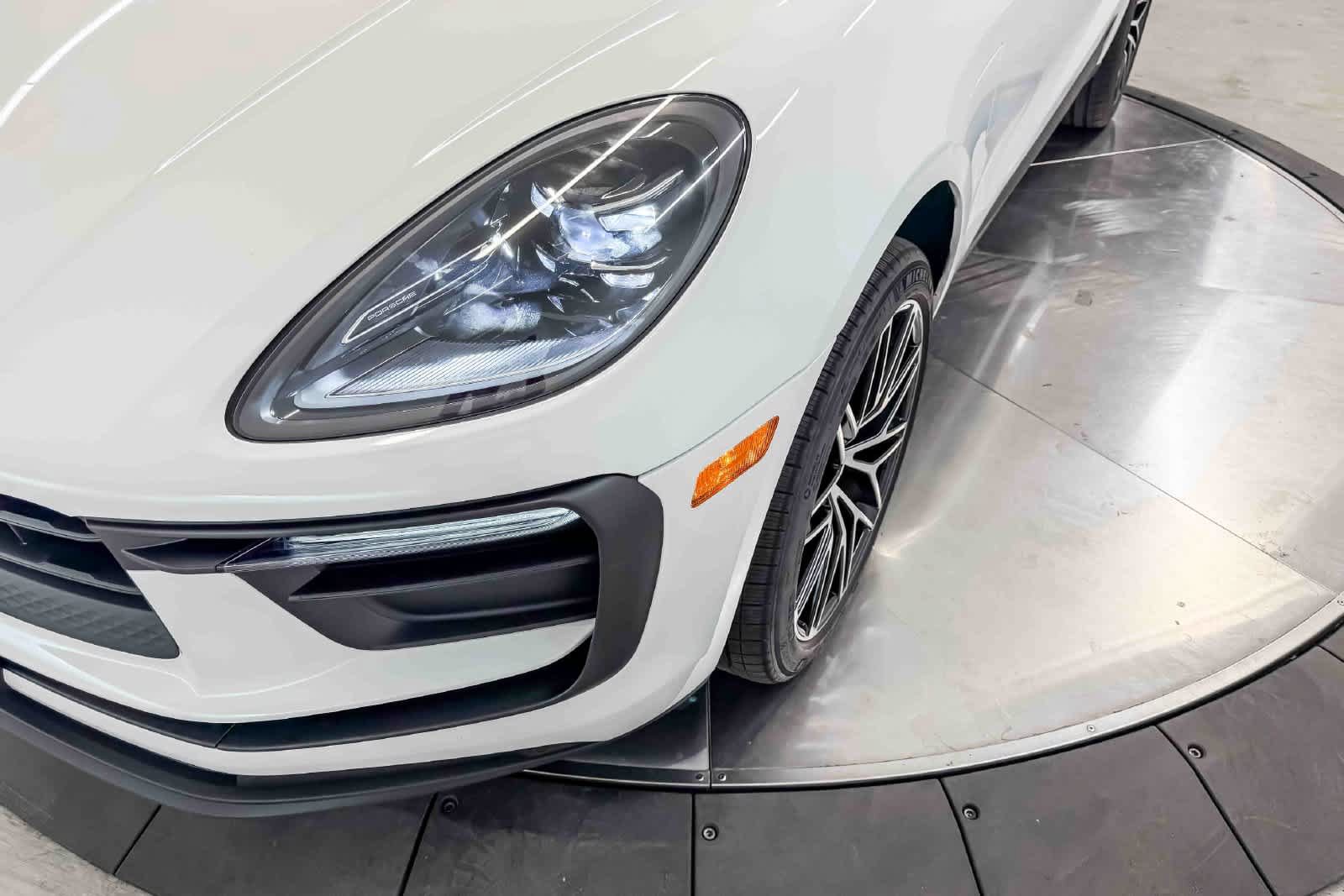 Certified 2026 Porsche Macan AWD/4WD image 16