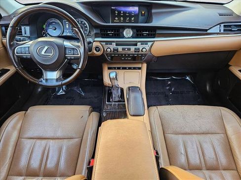 Used 2017 Lexus ES 300h image 16