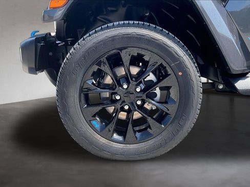 Used 2023 Jeep Wrangler Unlimited Sahara AWD/4WD image 31
