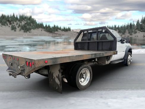Used 2006 Ford F550 2WD Regular Cab Super Duty image 3