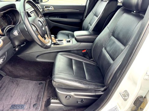 Used 2016 Jeep Grand Cherokee Limited AWD/4WD image 12