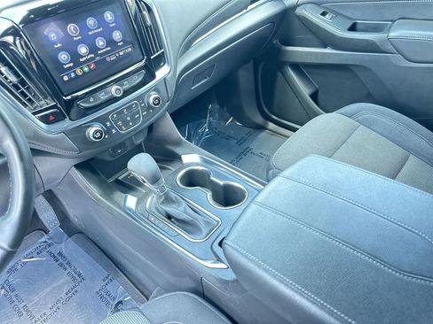 Used 2023 Chevrolet Traverse LT FWD image 18