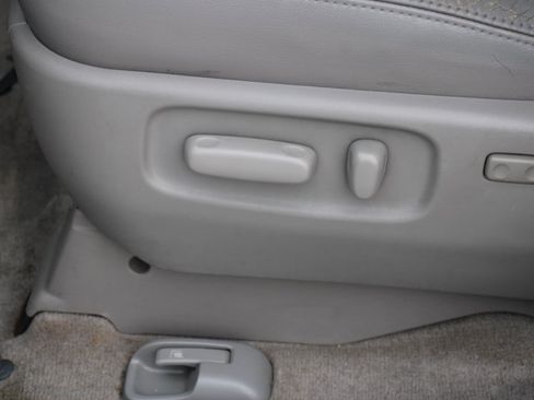 Used 2005 Toyota Sienna XLE FWD image 11