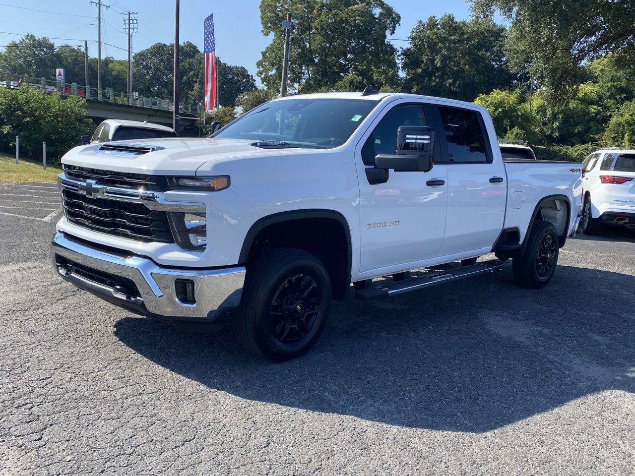 Used 2025 Chevrolet Silverado 2500 LT w/ Convenience Package AWD/4WD image 3