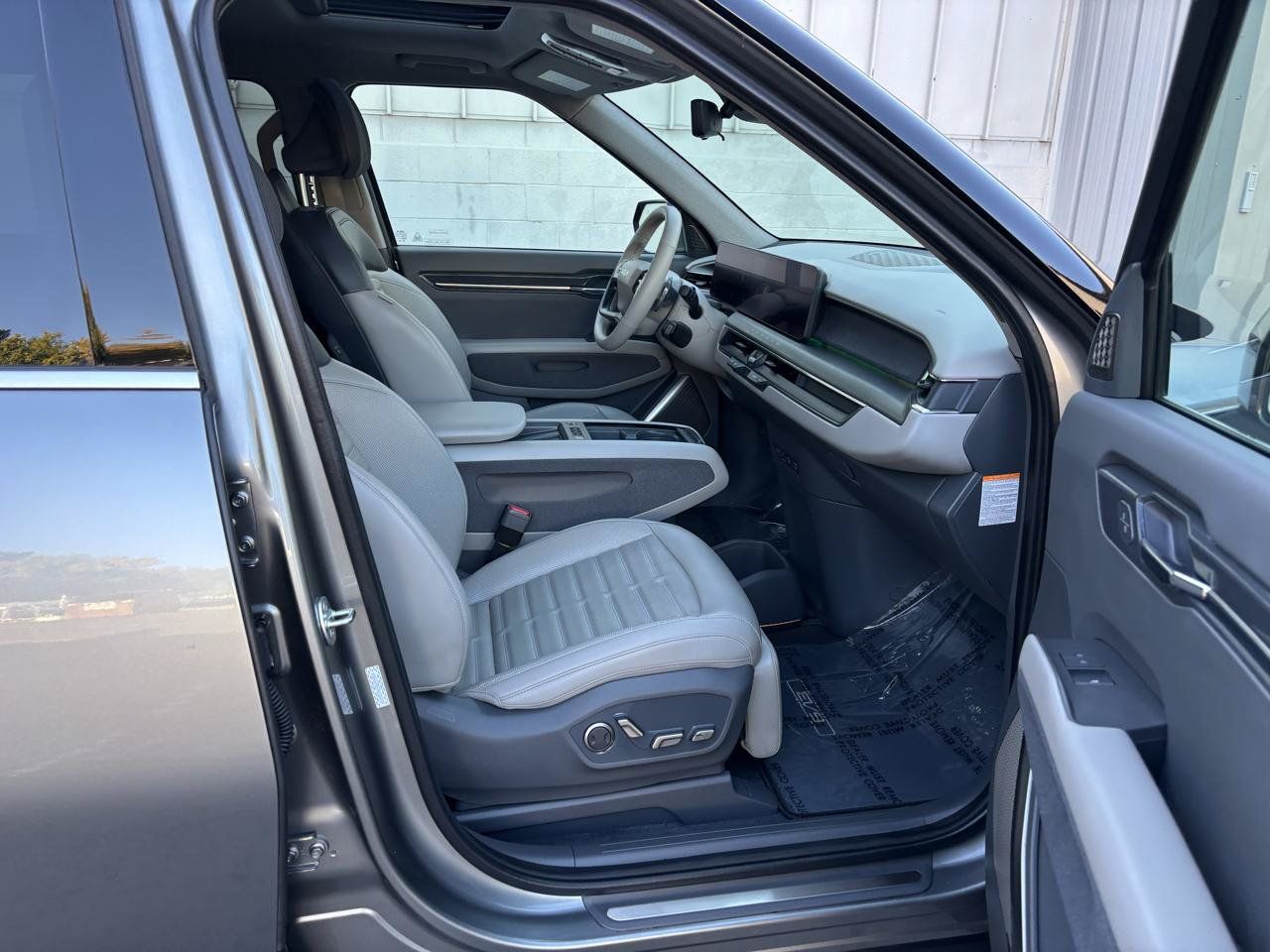 Used 2024 Kia EV9 Land AWD/4WD image 23