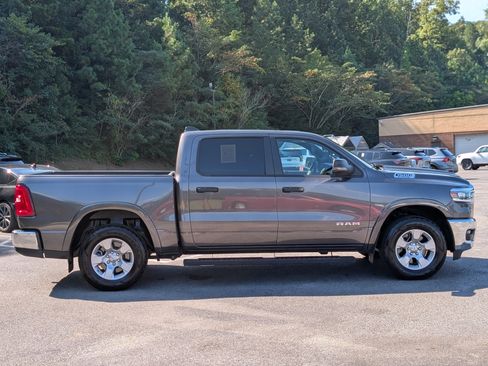 Used 2025 RAM 1500 Big Horn AWD/4WD image 10