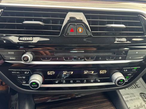 Used 2019 BMW 530e xDrive image 32