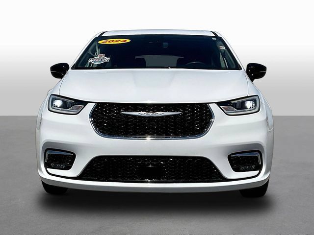 Used 2024 Chrysler Pacifica Touring-L FWD image 2