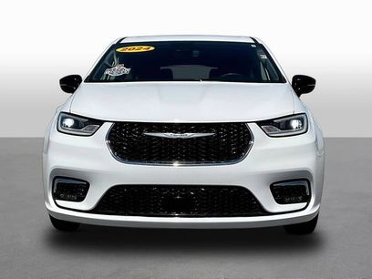Used 2024 Chrysler Pacifica Touring-L