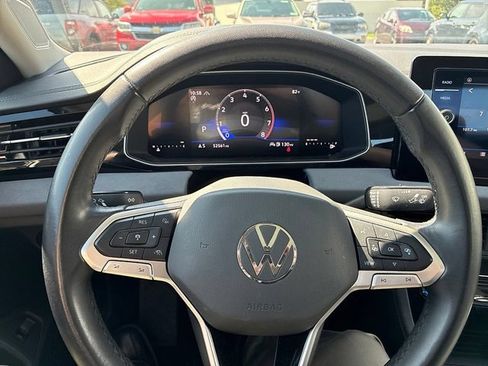 Used 2025 Volkswagen Jetta SE FWD image 26