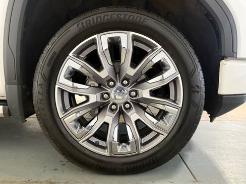 Used 2024 GMC Sierra 1500 Denali w/ Denali Reserve Package AWD/4WD image 11