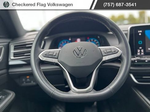 Used 2025 Volkswagen Atlas Cross Sport SEL AWD/4WD image 36