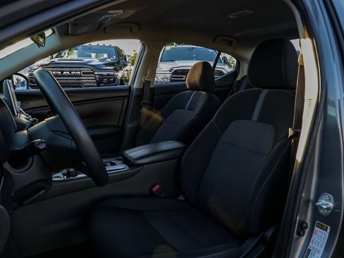 Used 2023 Nissan Sentra SV image 18