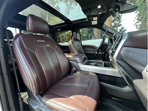 Used 2017 Ford F250 Platinum w/ Platinum Ultimate Package AWD/4WD image 4