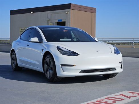 Used 2020 Tesla Model 3 Standard Range Plus image 3