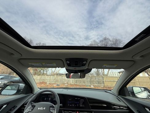Certified 2025 Kia Niro EX Touring image 25